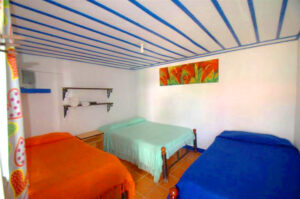 finca-casalinda-(12) - Finca Hotel Casa Linda habitacion tres camas finca hotel casa linda